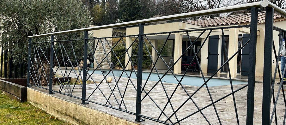 Barrière pour piscine sur-mesure dans la Drôme