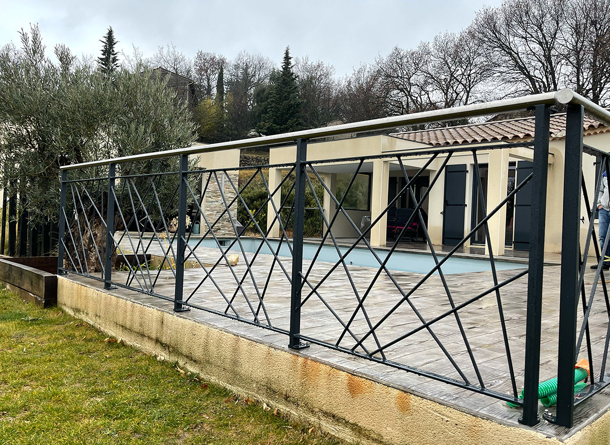 Barrière pour piscine sur-mesure dans la Drôme